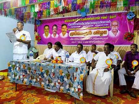 ஆா்.எஸ். மங்கலத்தில் சனிக்கிழமை நடைபெற்ற கிராம உதவியாளா்கள் சங்க முப்பெரும் விழாவில் பங்கேற்றோா்.