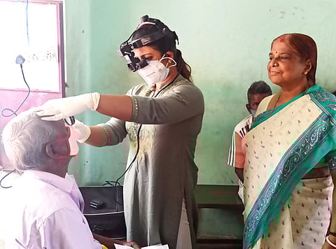 பழனியில் மலைவாழ் மக்களுக்கு சிறப்பு கண் சிகிச்சை முகாம்