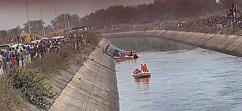 ம.பி.யில் பேருந்து விபத்து: பலியானோர் எண்ணிக்கை 39 ஆக அதிகரிப்பு