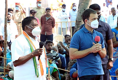 பெண்ணின் குற்றச்சாட்டை மொழிபெயர்ப்பில் 'மறைத்து' ராகுலிடம் கூறிய நாராயணசாமி: வைரலாகும் விடியோ