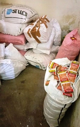 பறிமுதல் செய்யப்பட்ட புகையிலைப் பொருட்கள்.