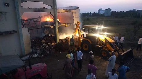 ராசிபுரம் மஞ்சள் குடோனில் தீ விபத்து