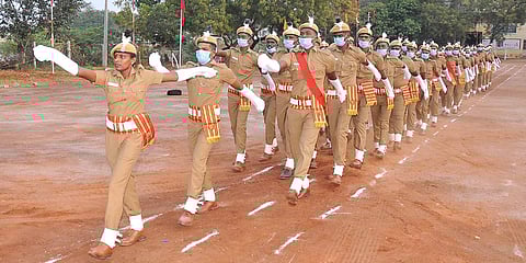 பாளை.யில் புதிதாக தேர்வுசெய்யப்பட்ட ஊர்க்காவல் படையினர் பயிற்சி நிறைவு விழா