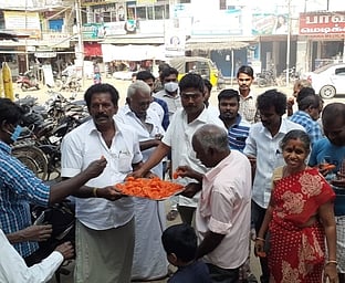 கூட்டுறவு வங்கி விவசாயக் கடன்களைத் தள்ளுபடி செய்த முதல்வருக்கு அதிமுகவினா் மற்றும் விவசாயிகள் நன்றி