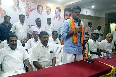 பட்ஜெட் விளக்கக் கூட்டத்தில் பேசுகிறாா் பாஜக மாநில துணைத் தலைவா் அண்ணாமலை.