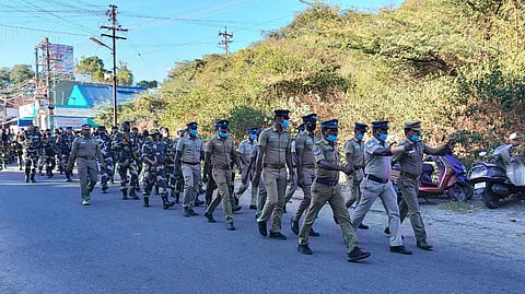 திருக்கழுக்குன்றத்தில் துணை ராணுவத்தினர் கொடி அணிவகுப்பு