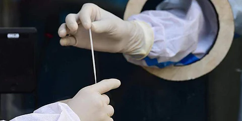 கா்நாடகத்தில்ஒரே நாளில் 1,135 பேருக்கு தொற்று; 6 பேர் உயிரிழப்பு