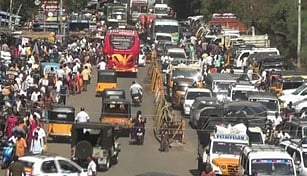 மகா சிவராத்திரி விழா: உசிலம்பட்டி பகுதியில் போக்குவரத்து நெரிசல்