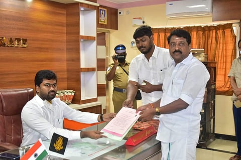 பாஜக சார்பில் நயினார் நாகேந்திரன் வேட்புமனுத் தாக்கல்