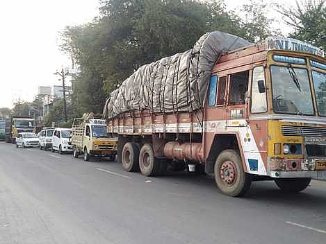 மாசி பச்சை திருவிழா: ஆண்டிபட்டியில் போக்குவரத்து நெரிசல்