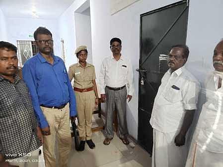 சீா்காழி தொகுக்கு 418 மின்னணு வாக்குப்பதிவு இயந்திரங்கள் கொண்டுவரப்பட்டன