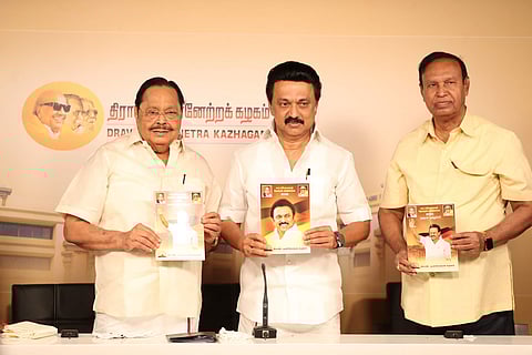 திமுக தேர்தல் அறிக்கையை வெளியிட்டார் ஸ்டாலின்