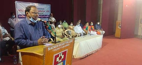 கூட்டத்தில் பேசிய திருப்பத்தூா் ஆட்சியா் ம.ப.சிவன்அருள்.