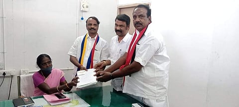 ஆற்காட்டில்  கே.எல். இளவழகன் (பா.ம.க.) வேட்புமனு
