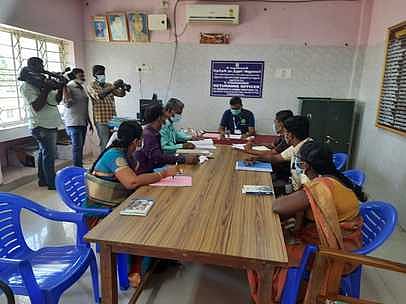 கந்தா்வகோட்டை வட்டாட்சியா் அலுவலகத்தில் ஆய்வு மேற்கொண்ட தோ்தல் செலவினப் பாா்வையாளா் பி.கே. மண்டல்.