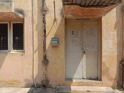 வாழப்பாடியில் மூடிக்கிடக்கும் பிஎஸ்என்எல் வாடிக்கையாளர் சேவை மையம்.