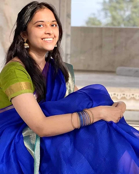 தெலுங்கில் குழந்தை நட்சத்திரமாக நடிப்பைத் தொடங்கிய ஸ்ரீ திவ்யா, வருத்தப்படாத வாலிபர் சங்கம் படம் மூலம் தமிழ் ரசிகர்களின் மனதில் நீங்காத இடம் பிடித்தார். படம் - இன்ல்டாகிராம்