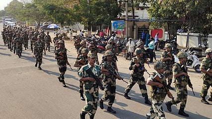 பாதுகாப்பு ஒத்திகை அணிவகுப்பு