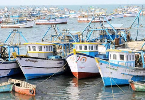 கோட்டைப்பட்டினம் விசைப்படகு இறங்கு தளம்