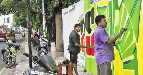 தோ்தல் ஓவியா்களின் திருவிழா