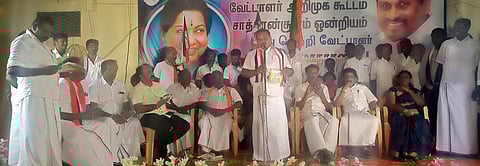 sat20meet_20கூட்டத்தில் பேசுகிறாா் ஸ்ரீவைகுண்டம் தொகுதி அதிமுக வேட்பாளா் சண்முகநாதன்.03chn_38_6