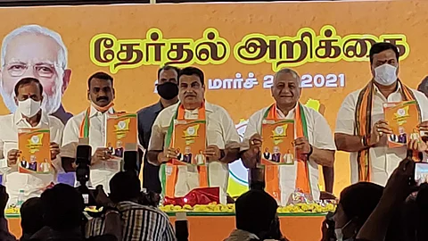 பாஜக தேர்தல் அறிக்கை வெளியீடு(படம்: டிவிட்டர்)