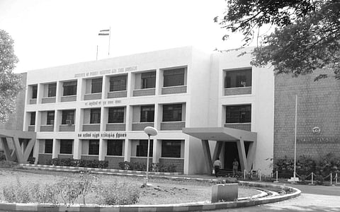 வேலை... வேலை...வேலை...