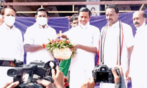 "அதிமுகவில் தொண்டனும் முதல்வராகலாம்'