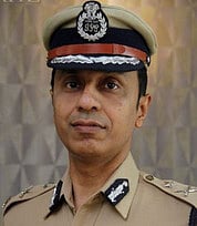 புகாா் எதிரொலி: கோவை மாவட்ட ஆட்சியா், காவல் ஆணையா் இடமாற்றம்