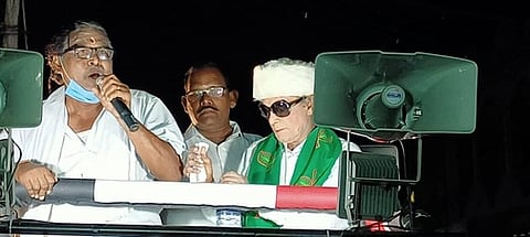 அமைச்சா் ஆா். காமராஜூவுக்கு ஆதரவாக பிரசாரம் செய்த அதிமுக பேச்சாளா் பாஸ்கா்.