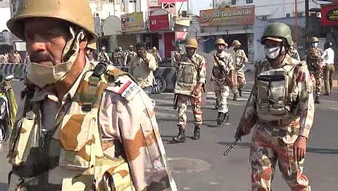 நாமக்கல் தொகுதியில் அணிவகுத்து சென்ற துணை ராணுவத்தினர்.