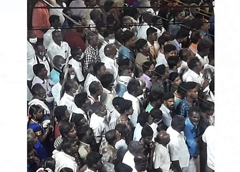 முகக் கவசத்தை மறந்த மக்கள்