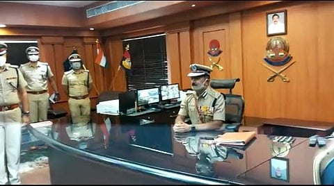 மனைவியைக் கொன்றவருக்கு தூக்குத் தண்டனை: காவலர்களுக்கு மகேஷ் குமார் அகர்வால் பாராட்டு