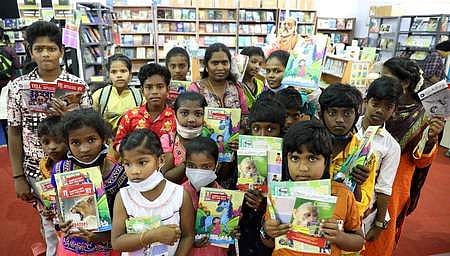 வாசிப்பில் மூழ்கி உங்களை தொலைத்துவிடுங்கள்: வாசகா் கருத்து