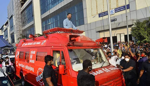 சட்டப்பேரவை தேர்தலையொட்டி மக்கள் நீதி மய்யம் தலைவர் கமல்ஹாசன் சென்னை ஆலந்தூர் மெட்ரோ ரயில் நிலையத்திலிருந்து இரண்டாம் கட்ட பிரசாரத்தை தொடங்கினார்.