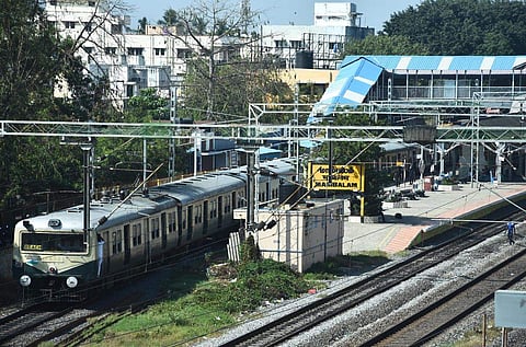 மேற்கு மாம்பலம் ரயில் நிலையம்.