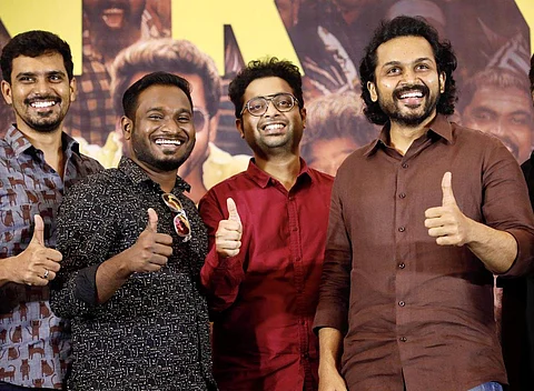 சுல்தான் படத்தின் படக்குழுவினர் ரசிகர்களுக்கு நன்றி தெரிவிக்கும் நிகழ்ச்சியில் கார்த்தி, லால், மயில்சாமி, பொன்வண்ணன், தயாரிப்பாளர் பிரபு, சென்ட்ராயண், இயக்குநர் பாக்யராஜ் கண்ணன் கலந்துகொண்டனர்.