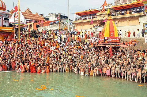 கும்பமேளா திருவிழாவில் கலந்து கொண்ட பக்தர்கள்