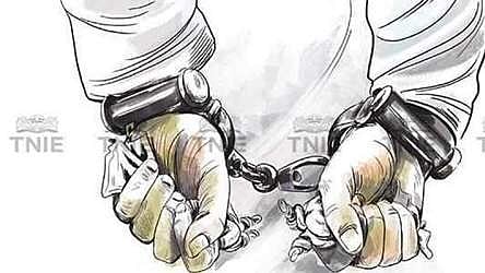 தலைமறைவான தொழிலதிபா் விமான நிலையத்தில் கைது