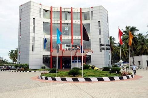 ஆம்பூர் வர்த்தக மையம்