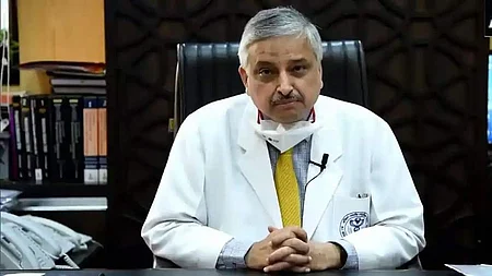 எய்ம்ஸ் மருத்துவமனை இயக்குநா் டாக்டா் ரன்தீப் குலேரியா.