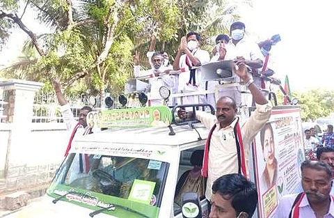 கிருஷ்ணகிரி நகரில் பிரசாரத்தை மீண்டும் தொடங்கி அதிமுக வேட்பாளர் கே அசோக்குமார்.