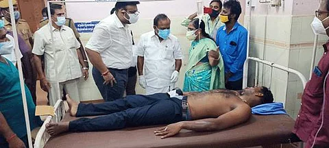 கடலூர் அரசு மருத்துவமனையில் சிகிச்சை பெற்று வருபவர்களை சந்தித்து ஆறுதல் கூறினார் தொழிலாளர் நல துறை அமைச்சர் சி.வெ.கணேசன்.