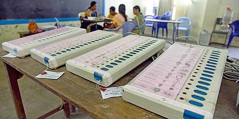 மின்னணு வாக்கு எண்ணும் பணி தொடக்கம்