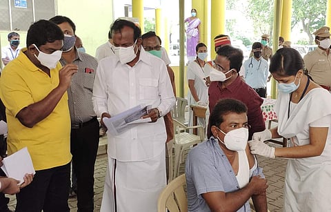 பெருந்துறை அரசு மருத்துவக் கல்லுாரியில் 300 ஆக்சிஜன் படுக்கைகள்: அமைச்சர் தகவல்