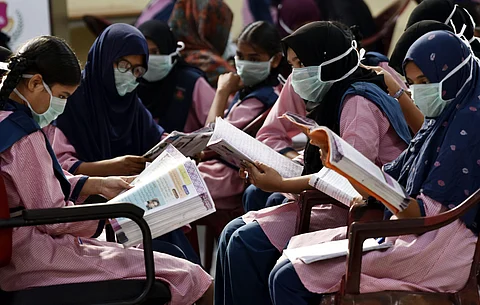 ஆந்திரம்: 10-ம் வகுப்பு பொதுத்தேர்வு ஒத்திவைப்பு