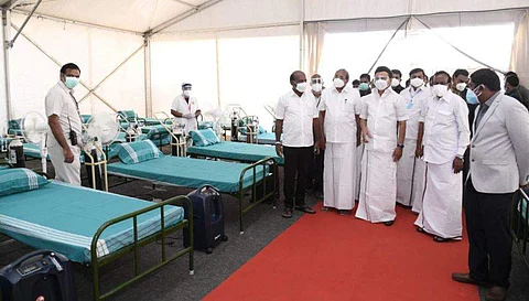 பெருந்துறையில் உள்ள அரசு மருத்துவக் கல்லூரி மருத்துவமனையில் கரோனா பரவல் தடுப்புப் பணிகளை ஆய்வு செய்த முதல்வர் ஸ்டாலின்.
