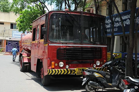 தீயணைப்புத் துறை வாகனம்.