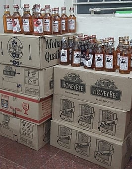 இளம்பிள்ளையில் 464 மது புட்டிகள் பறிமுதல்