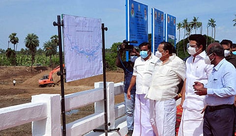 திருச்சி மாவட்டம், புலிவலம் பகுதியில், உய்யகொண்டான் ஆற்றில் தூர்வாரும் பணிகளை, முதல்வர் ஸ்டாலின் நேரில் சென்று பார்வையிட்டு ஆய்வு செய்தார்.